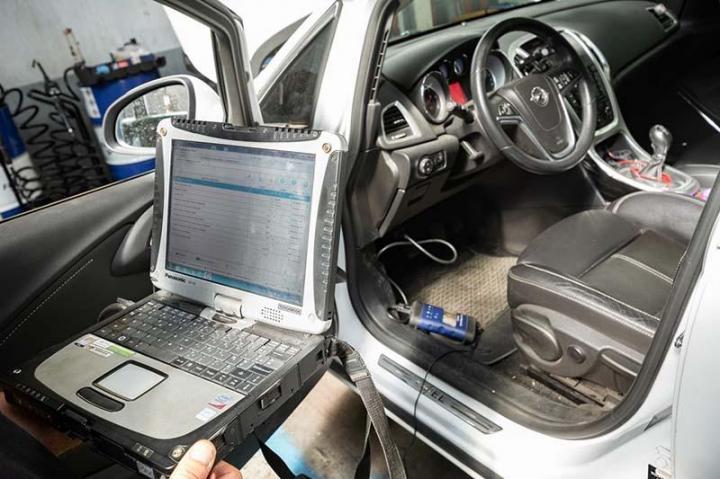 Présentation de véhicule au contrôle technique Clamart
